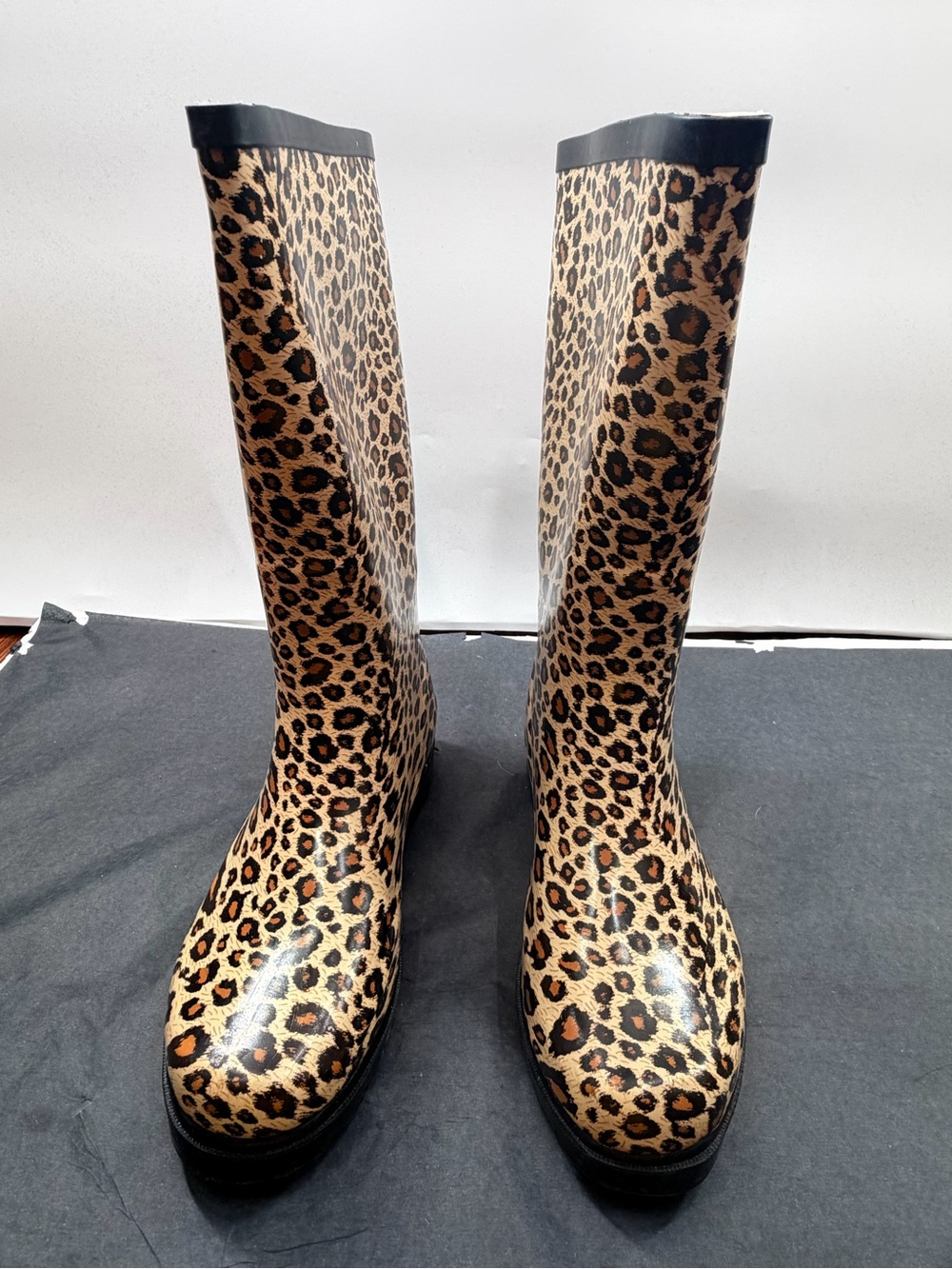 EUC Binger Cheetah Rain Boots - Picture 7 of 10